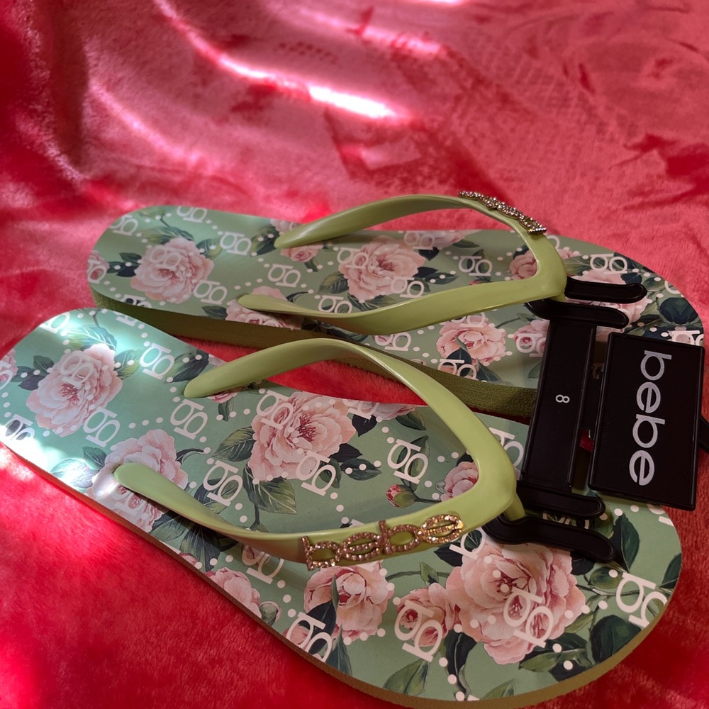 Bebe green floral flip flops
